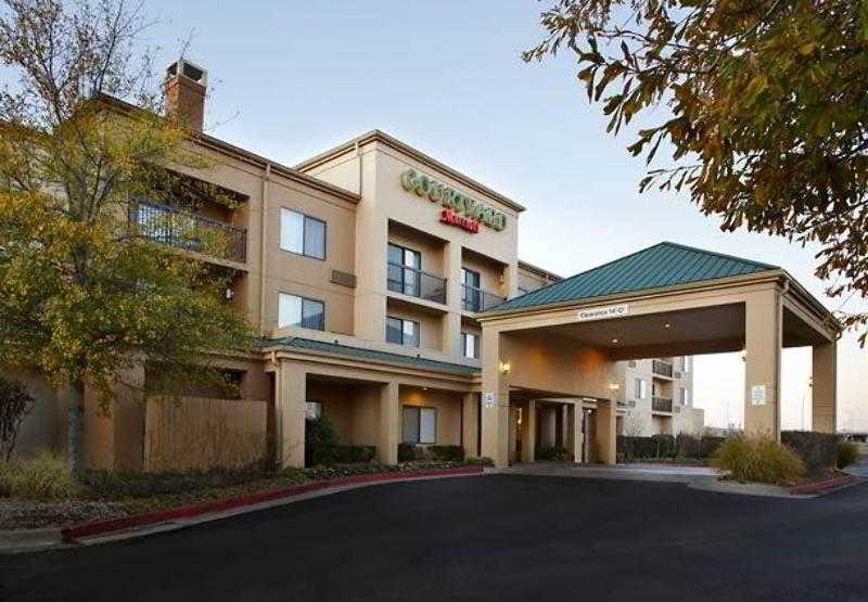 Courtyard By Marriott Tulsa Central Kültér fotó