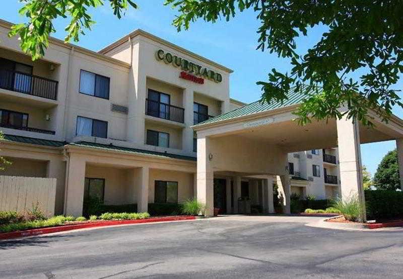 Courtyard By Marriott Tulsa Central Kültér fotó
