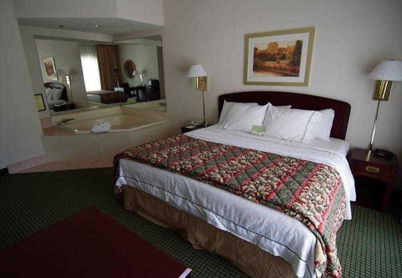 Courtyard By Marriott Tulsa Central Kültér fotó