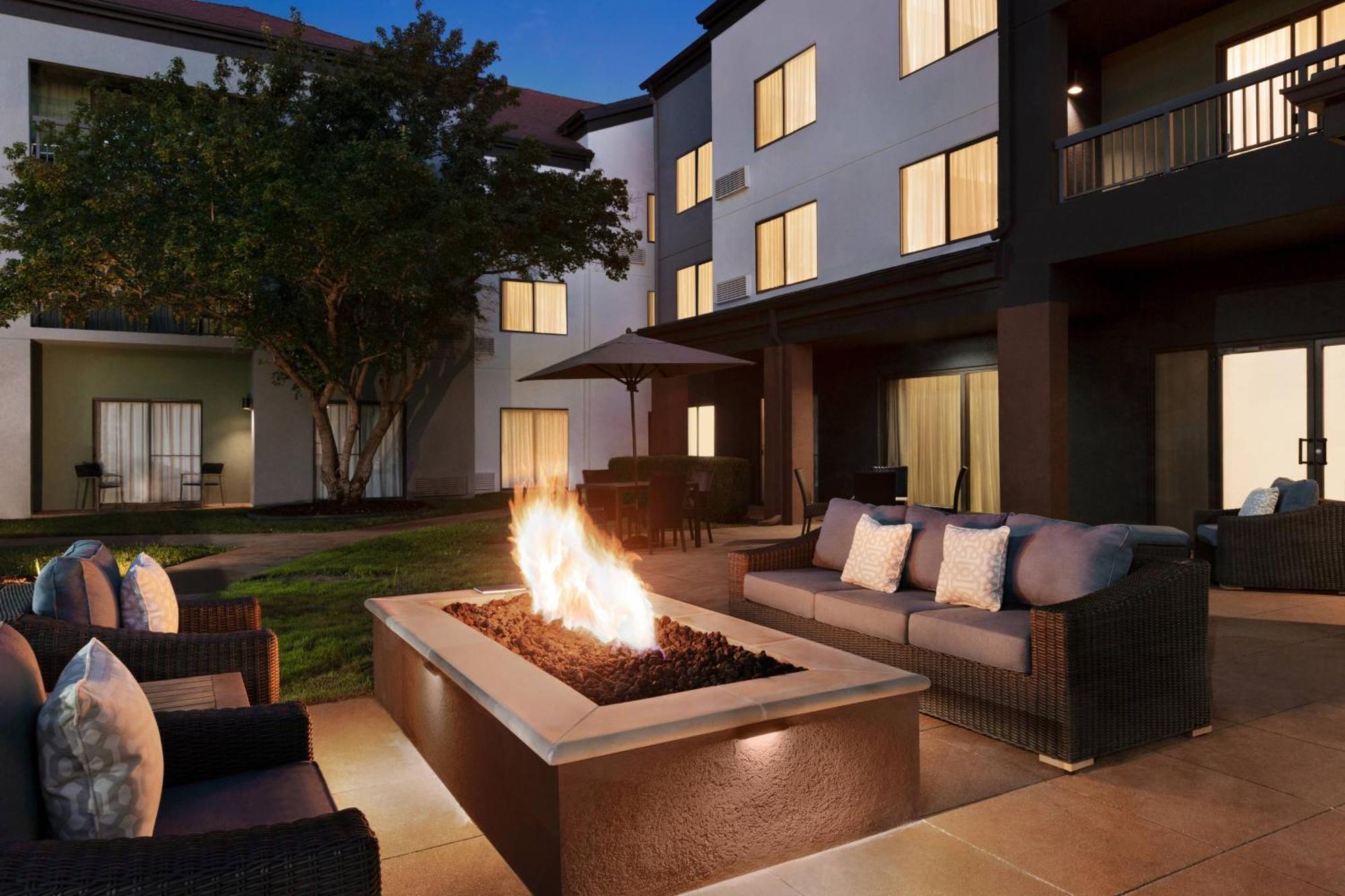 Courtyard By Marriott Tulsa Central Kültér fotó