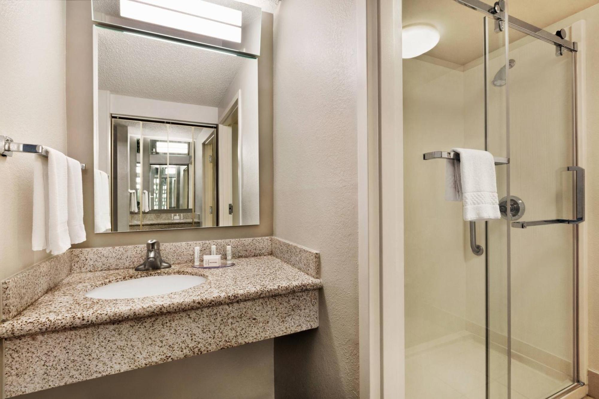 Courtyard By Marriott Tulsa Central Kültér fotó